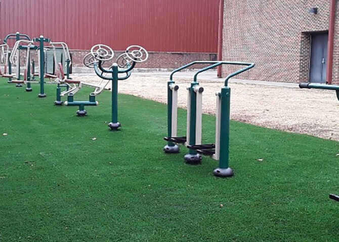 Outdoor fitness equipment