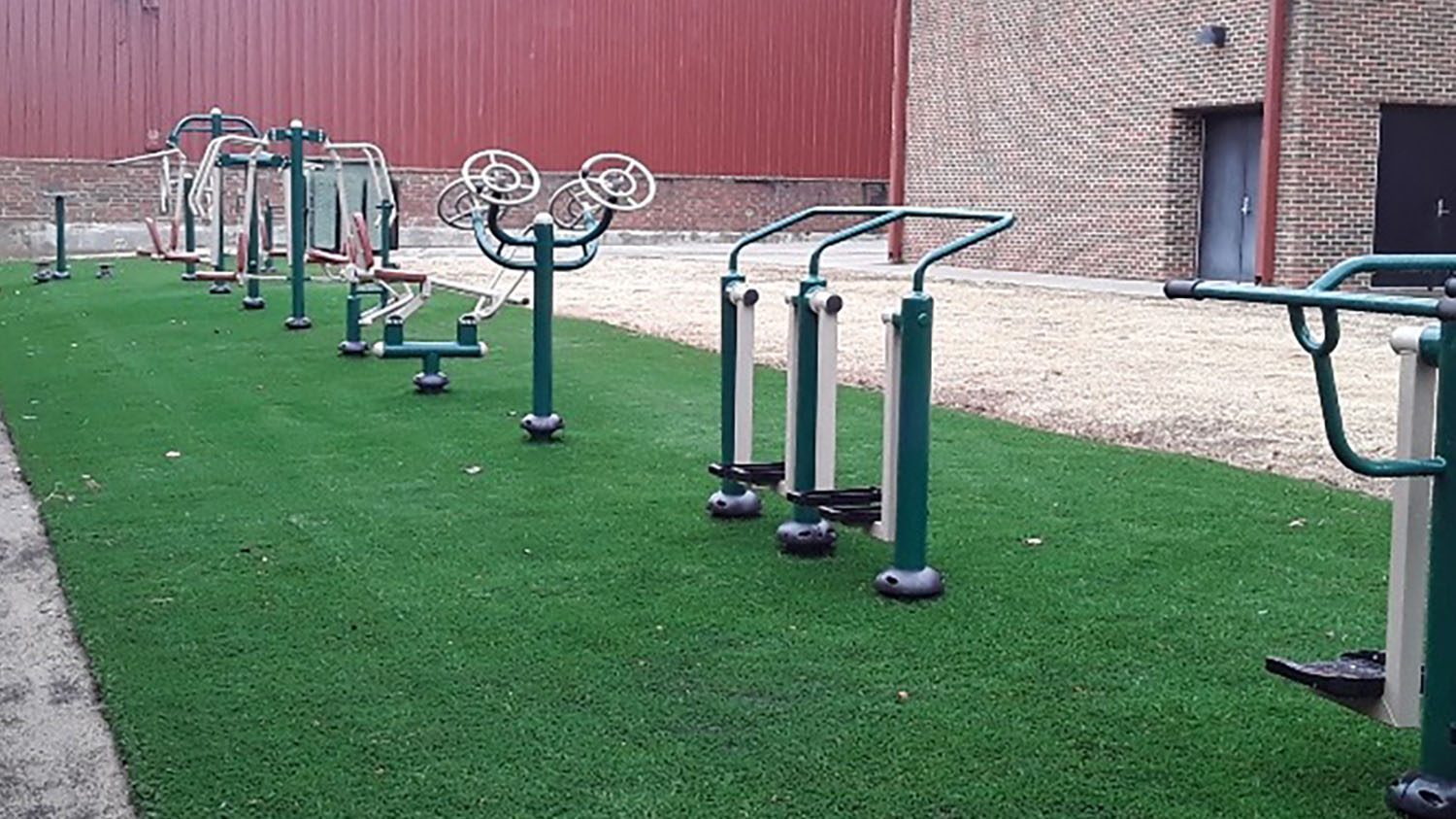 Outdoor fitness equipment